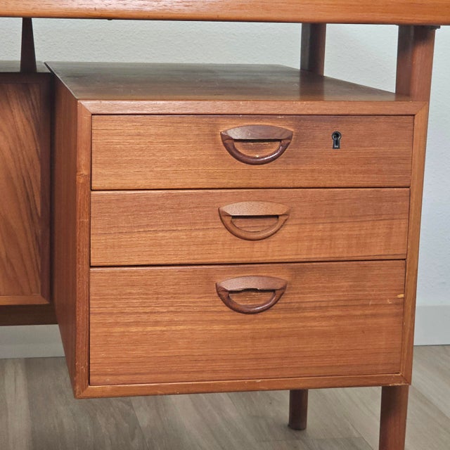Attributed Kai Kristiansen Model 58 Danish Modern Floating Executive Desk 70" For Sale - Image 11 of 18