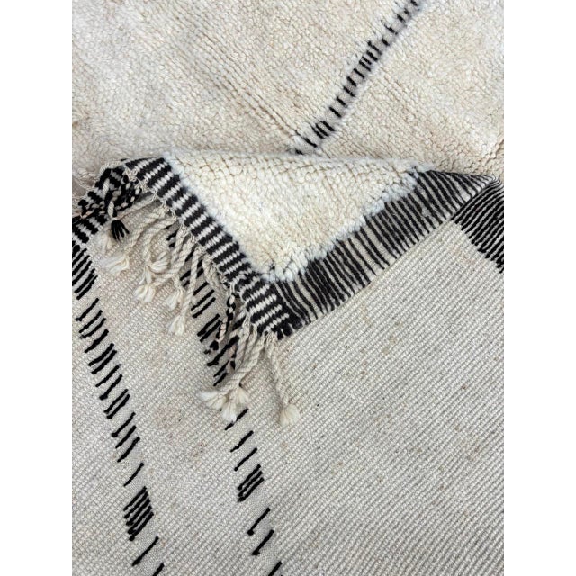 Contemporary Modern Moroccan White Wool Rug For Sale - Image 4 of 8