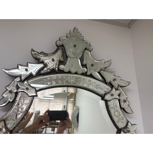 1950s Vintage Venetian Beveled and Etched Mirror For Sale - Image 5 of 13