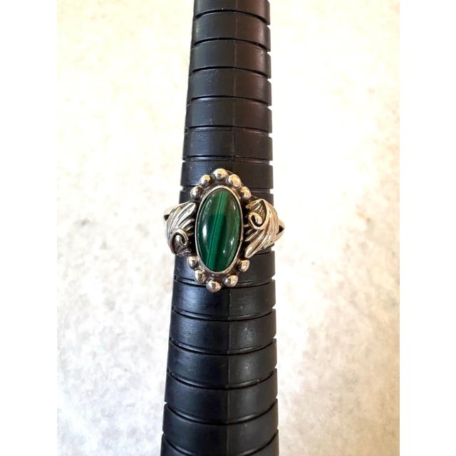 Lovely vintage Sterling, silver and Malachite Native American style ring. Oxidized (black) elements.