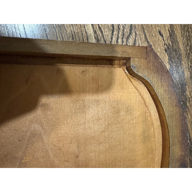 Brown Continental Neoclassical Revival Inlaid Kidney-Form Writing Desk With en Suite Chairs, Early 20th Century For Sale - Image 8 of 10