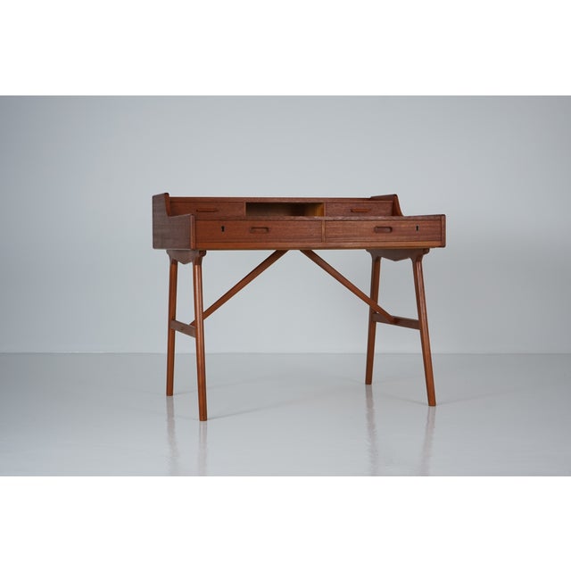 Mid-Century Modern Danish Model 64 Desk in Teak by Arne Wahl Iversen for Vinde Möbelfabrik, 1960 For Sale - Image 3 of 18