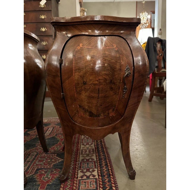 French Petite Antique Bombe Chest With Inlay and Three Drawers For Sale - Image 3 of 12