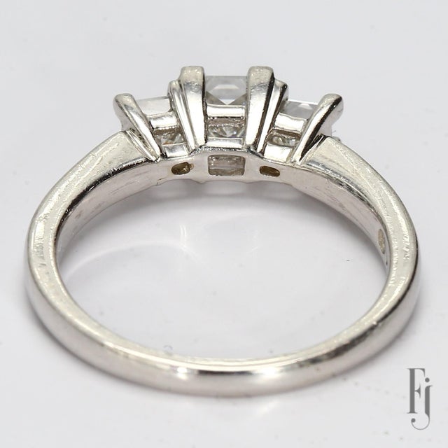 Contemporary Platinum Three-Stone Ring With Princess Cut Diamond Diamonds - Size 7.75 For Sale - Image 3 of 7