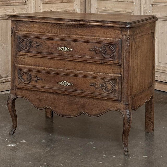 19th Century Louis XV Country French Oak Commode For Sale - Image 4 of 18