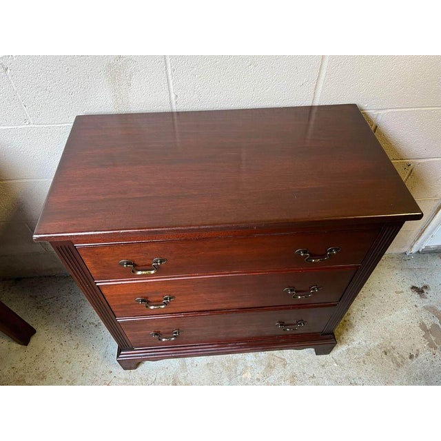 English Early 20th Century Chippendale Style Mahogany Bachelor’s Chest of Drawers. For Sale - Image 3 of 11