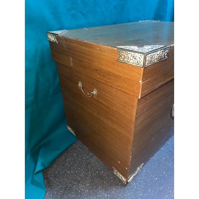 1970s Set of Three Matching Wood and Brass Blanket Storage Boxes With Butterfly Motif For Sale - Image 11 of 13