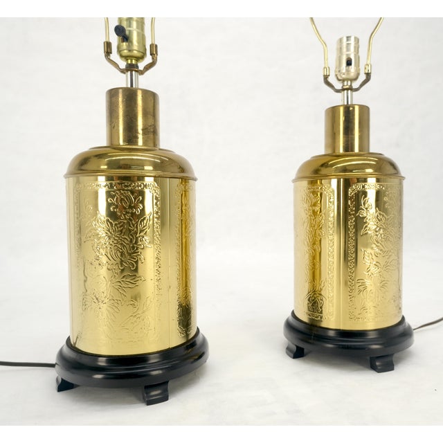 Pair of Asian Style c1070s Cylinder Shape Base Table Lamps Wooden Feet MINT! For Sale - Image 4 of 17