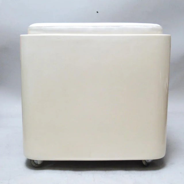 1960s Fiberglass Coffee Table or Stool, 1960s For Sale - Image 5 of 12