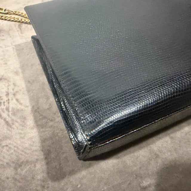 1950s High Quality Embossed Black Leather and Brass Italian Shoulder Bag For Sale - Image 6 of 12