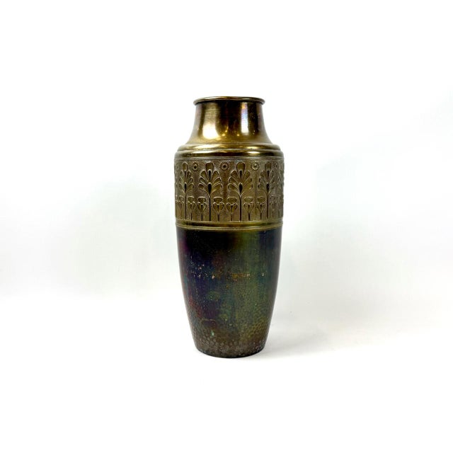 Antique Jugendstill Vase in Brass, 1900s, in Very Good conditions. Designed 1890 to 1919