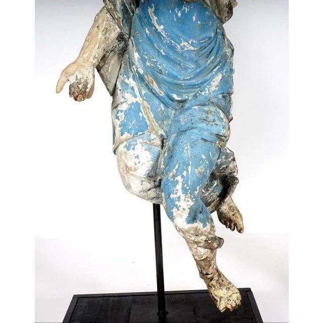 Baroque 17th Century Italian Carved and Polychrome Angel Figures - a Pair For Sale - Image 3 of 11