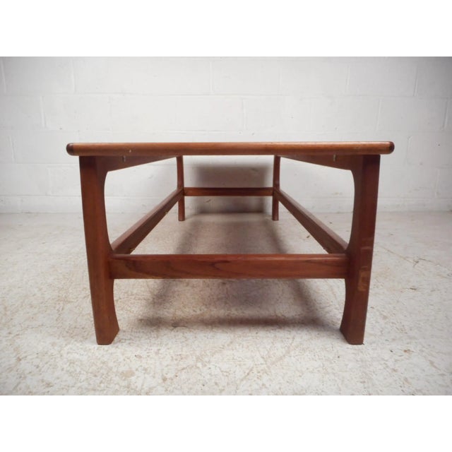 Mid-Century Modern Coffee Table For Sale In New York - Image 6 of 13
