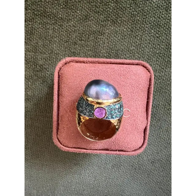 Bochic “Orient” Tahiti Pearl, Emerald & Ruby Cocktail Ring Set 18K Gold & Silver For Sale - Image 4 of 12