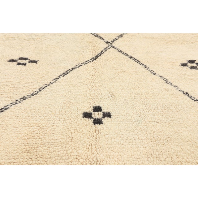 Late 20th Century Vintage Azilal Moroccan Rug, 05'00 X 08'10 For Sale - Image 5 of 10