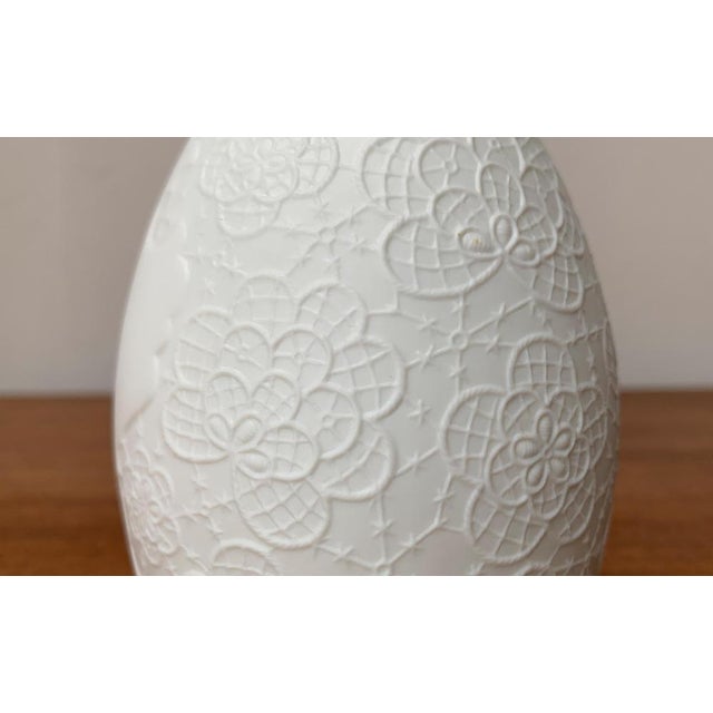 Mid-Century German White Porcelain Vase by M.Frey for Kaiser, 1960s For Sale - Image 5 of 15
