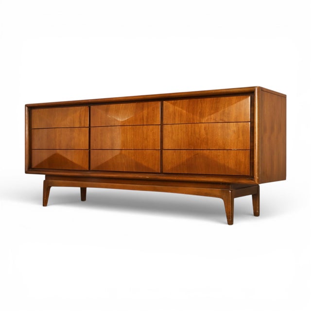 United Furniture Corporation United Furniture Diamond Front Vintage Mid Century Modern 9 Drawer Lowboy Dresser C. 1960s, Attributed For Sale - Image 4 of 10