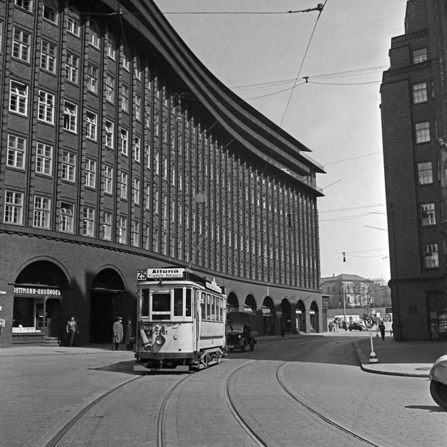 1930s Chile House Office Building Hamburg With Tram, Germany 1938, Printed 2021 For Sale - Image 5 of 5