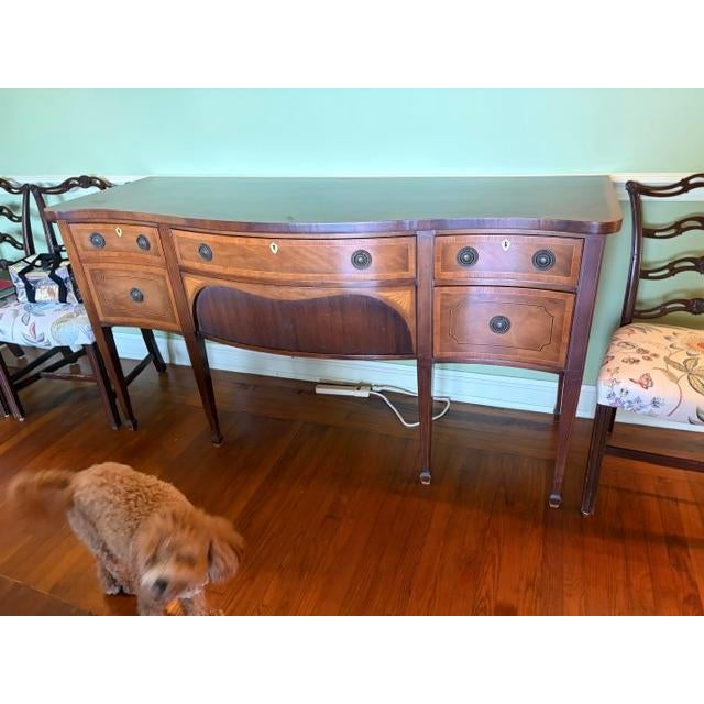 Traditional 1920s Charak Mahogany Federal Serpentine Front Server. For Sale - Image 3 of 7