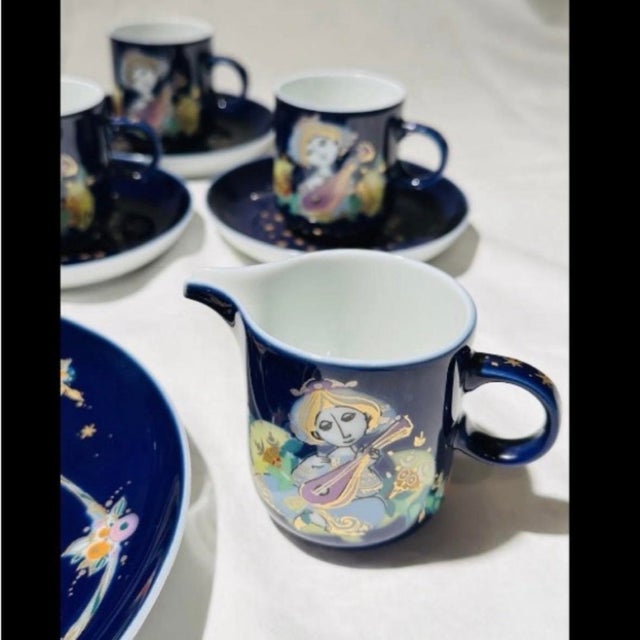 Bjorn Wiinblad Vintage 1970s Rosenthal 1001 Nights Bjorn Wiinblad Demitasse Set Cups Saucers - Ser of 20 For Sale - Image 4 of 12