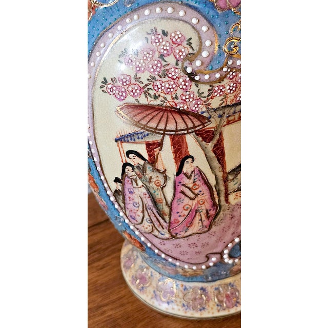 Vintage Satsuma Vase Pitcher With Gold Handle – 20th Century Chinoiserie, Hand-Painted For Sale - Image 11 of 17