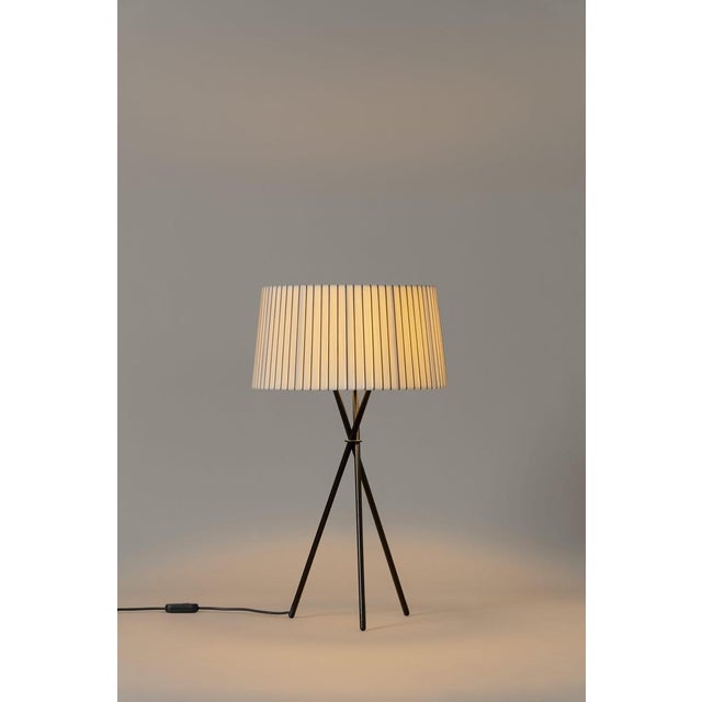 Contemporary Diplomática Trípode G6 Table Lamp by Santa & Cole For Sale - Image 3 of 17