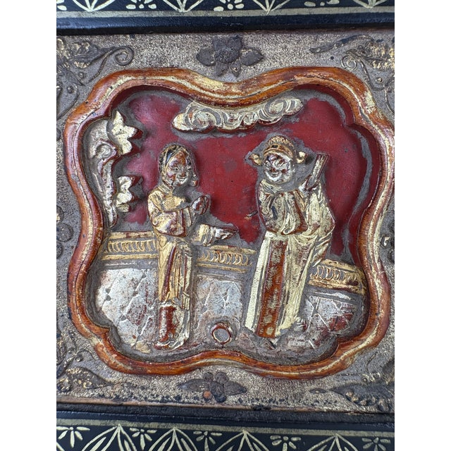 Chinese Early 20th Century Hand Painted Chinese Export Large Jewelry Box For Sale - Image 3 of 12