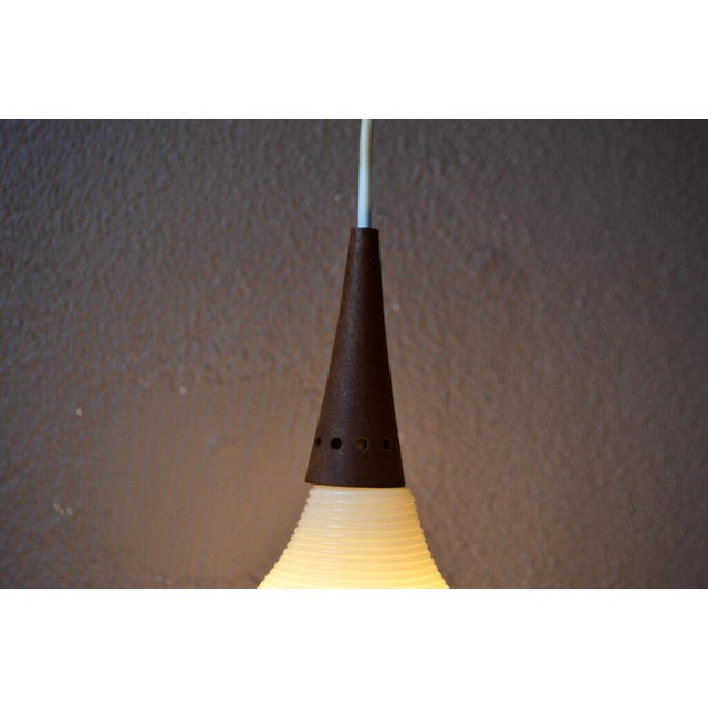 with an essential and refined shape, this pretty Rotaflex pendant light is a vintage production from the 1950s. The lamp...