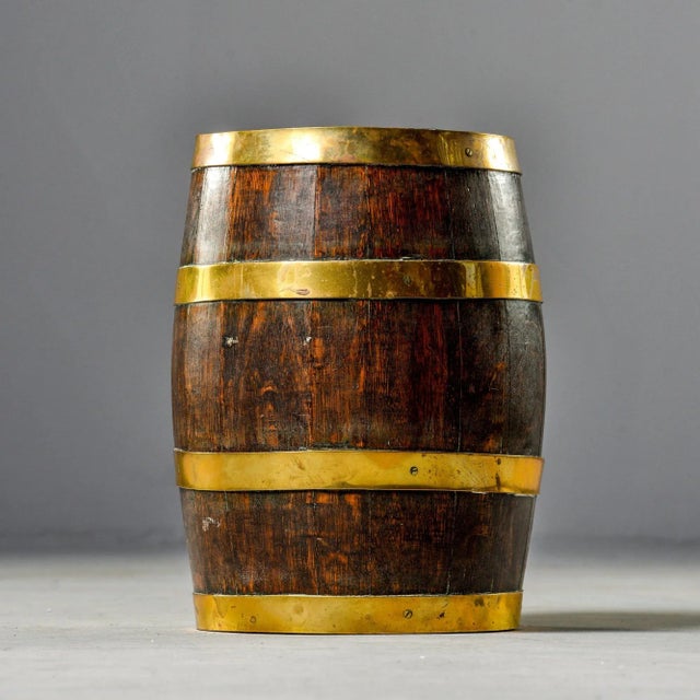 1900 - 1909 Antique English Dark Oak Barrel With Brass Bands For Sale - Image 5 of 12