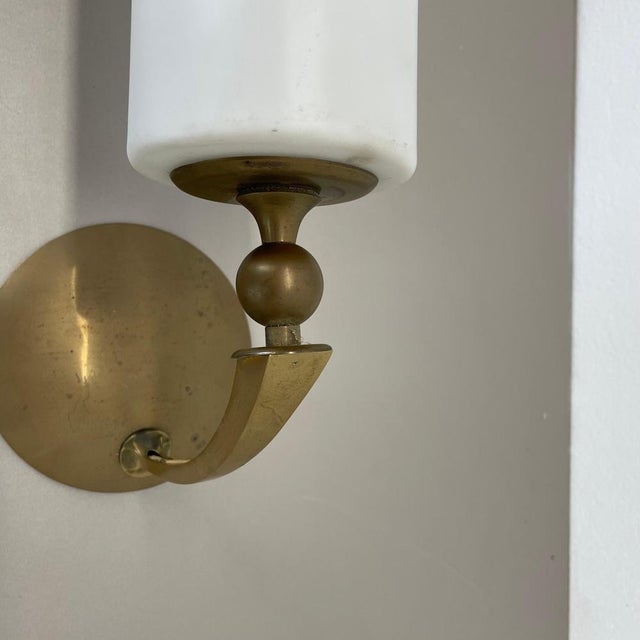 White Large Modern Brass and Glass Theatre Wall Light, 1950s For Sale - Image 8 of 14