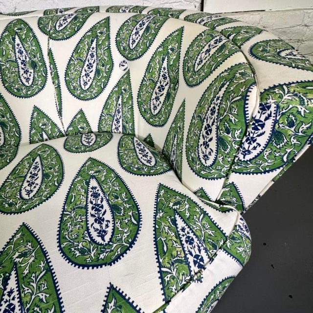 Modern Settee in Bindi Kelly Paisley For Sale In New York - Image 6 of 10