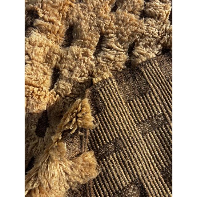 2020s Handwoven Moroccan Mrirt Wool Rug – Contemporary Neutral Texture For Sale - Image 5 of 9