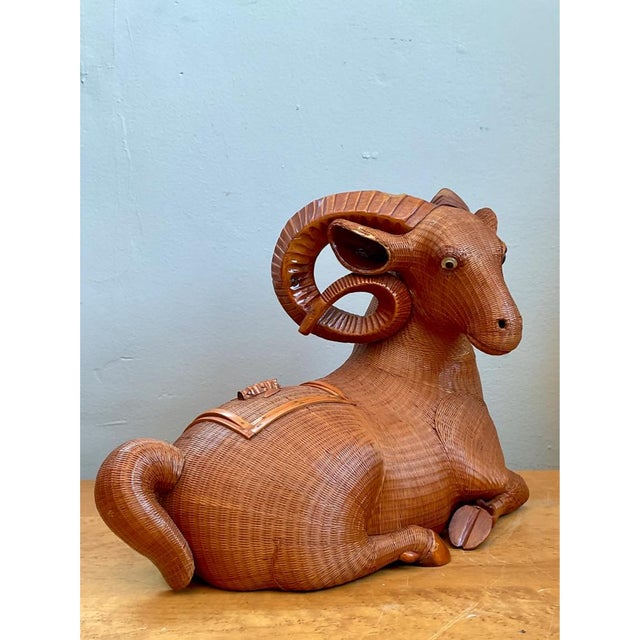 Vintage Shanghai Weave Curly Horn Ram Box For Sale - Image 10 of 12
