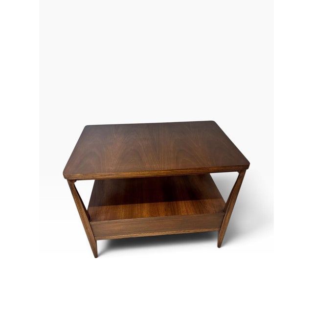Broyhill Saga Collection 1960’s - Restored Vintage Mid-Century Modern Walnut Two-Tier Broyhill Saga End Table With Drawer & Original Hardware - Rare For Sale In Saint Louis - Image 6 of 12