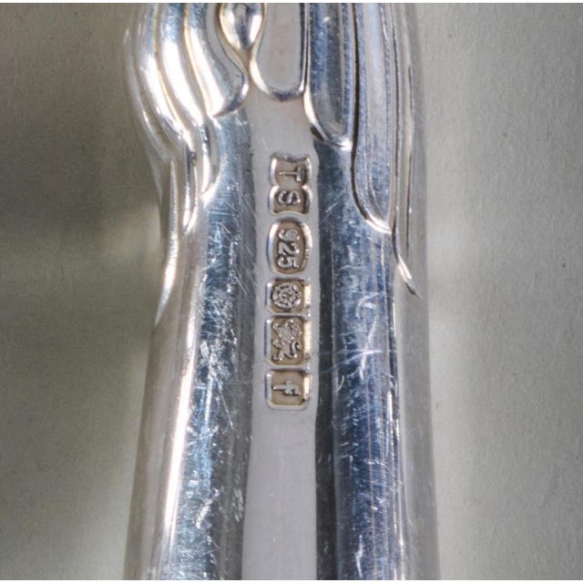 Late 20th Century Set of Thirteen Sterling Silver Elizabeth II Dinner Knives With Pistol Handles For Sale In New York - Image 6 of 17