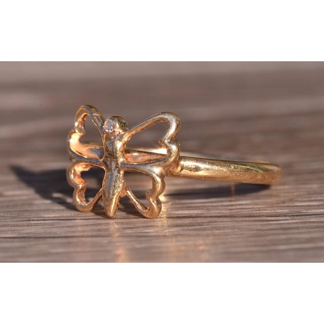 The Yulara: Butterfly Ring with Diamond in Yellow Gold For Sale - Image 4 of 10