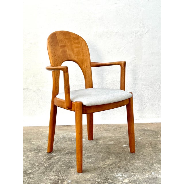 4 chairs with armrests, 2 without. This piece has an attribution mark, I am sure that it is completely authentic and take...