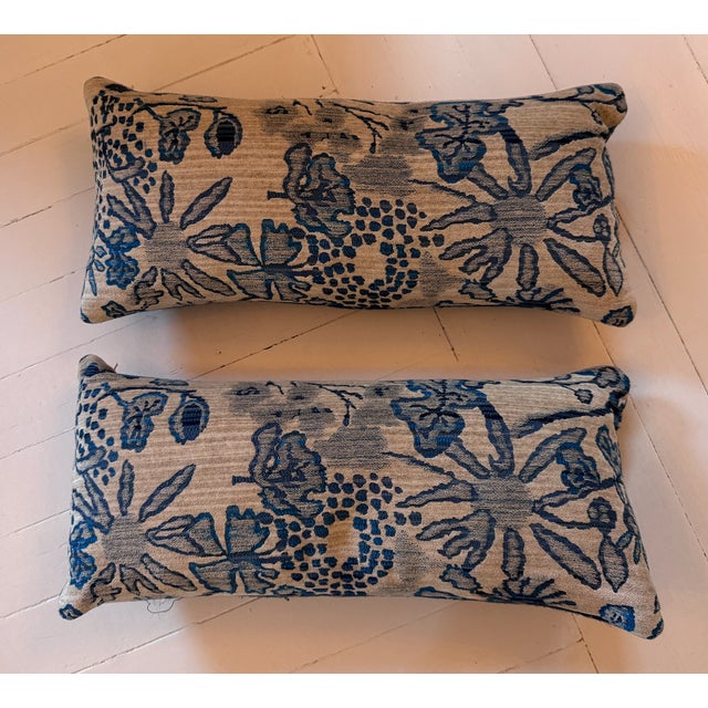 Contemporary Pair of Blue and Beige Flower Decorative Pillows For Sale - Image 3 of 4