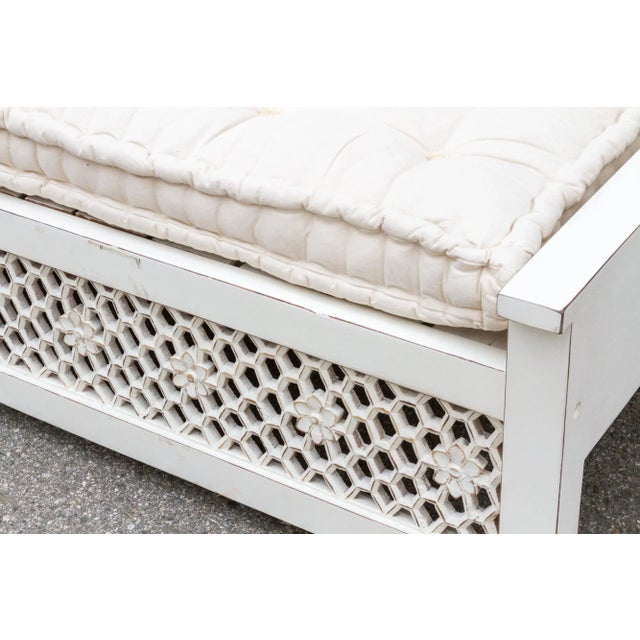 White Carved Floral Jali Daybed Sofa For Sale In Los Angeles - Image 6 of 13