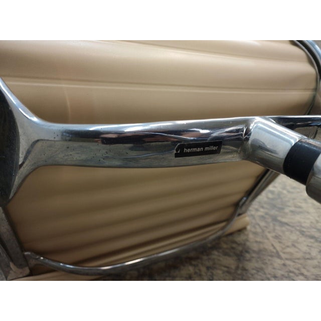 EA 116 Swivel Chair in Beige by Charles & Ray Eames for Vitra For Sale - Image 10 of 13