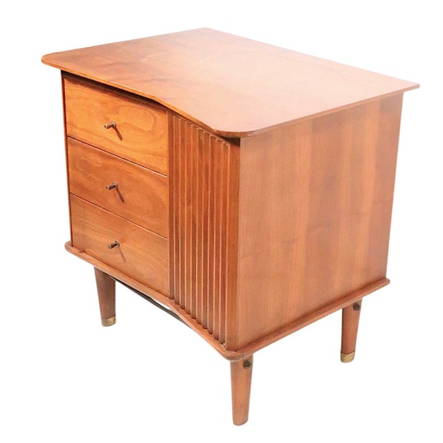 Mid 20th Century Nightstand by the United Furniture Corporation For Sale - Image 9 of 14