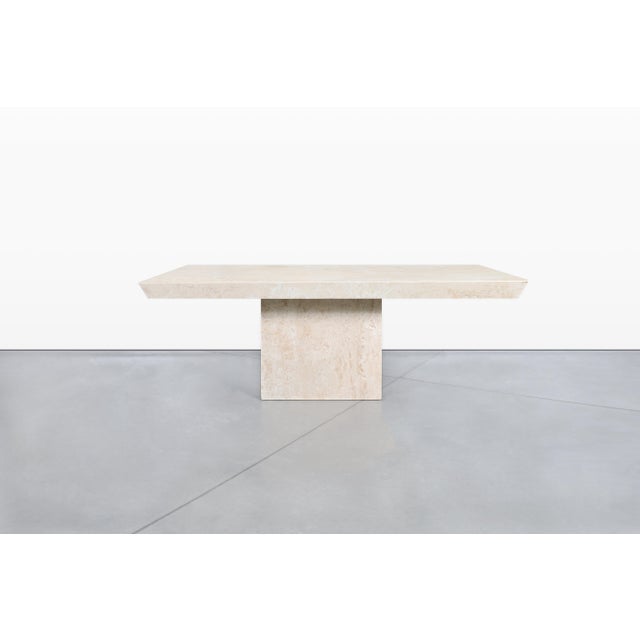 This exquisite Italian travertine dining table, designed in Italy during the 1980s, showcases the timeless beauty of...
