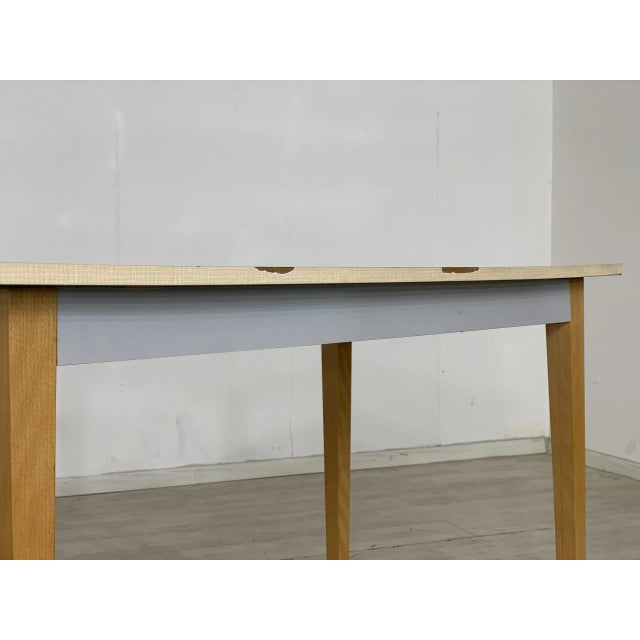 A very nice kitchen table is for sale. Dimensions: height 73.5 cm width 105 cm depth 59 cm
