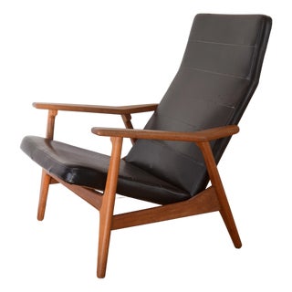 MCM Danish Modern Teak & Black Vinyl Reclining Lounge Chair For Sale