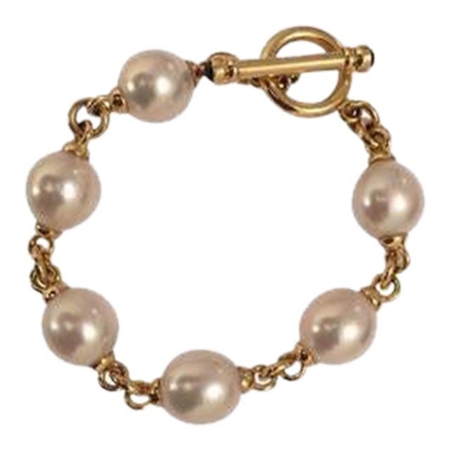 Christina Addison Pearl and Gold Chain Bracelet With Toggle Closure For Sale