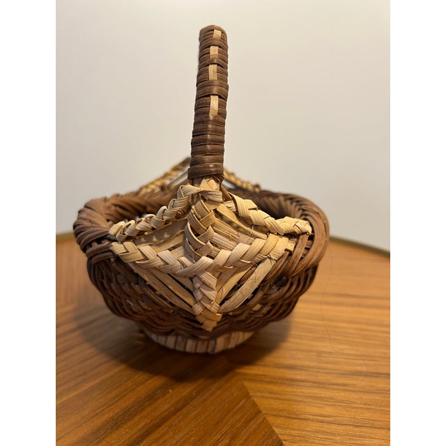 Wood Vintage Handwoven Buttocks Basket With Wrapped Handle – Small Appalachian Basket For Sale - Image 7 of 18