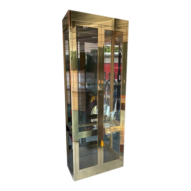 I xcellent Vintage MasterCraft Mid Century Vitrine Cabinet. Wonderful cabinet clad in Brass makes for a showstopper in a...