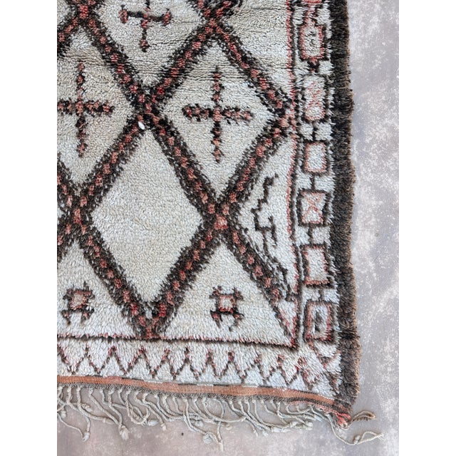 Vintage Beni Ourain Moroccan Rug For Sale - Image 4 of 9