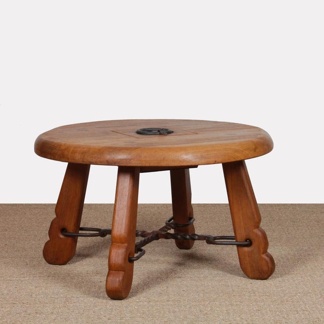 Round Coffee Table in Oak and Wrought Iron, 1950, in Good conditions. Designed 1950 to 1959