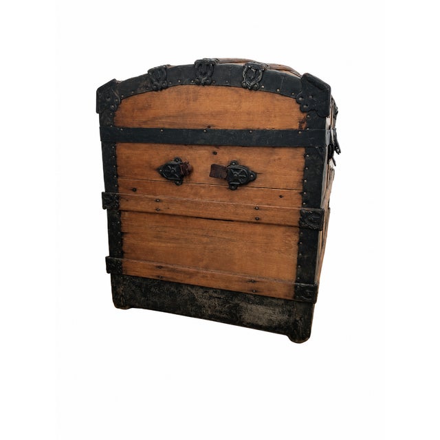 Victorian Late 19th Century Antique Victorian Dome Top Steamer Trunk For Sale - Image 3 of 5